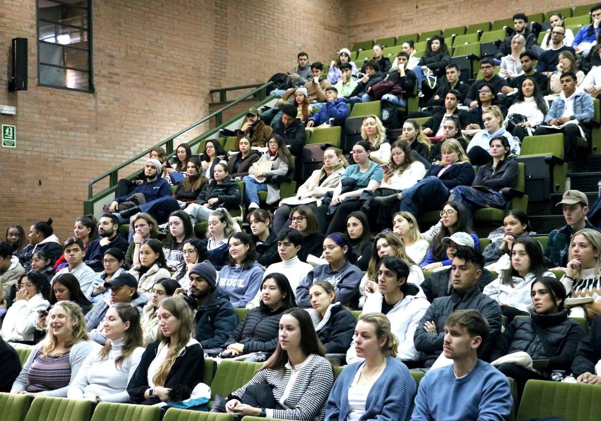 Imagen principal - Alumnos internacionales de la ULE.