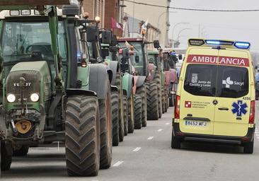 Los agricultores mantienen sus protestas en una jornada menos intensa y con cortes puntuales