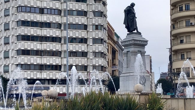 Imagen después - El origen de la estatua de Guzmán el Bueno