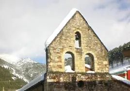 Iglesia de Sta. María de Cistierna fundada en a 1122 por el presbítero Pedro Velaz.