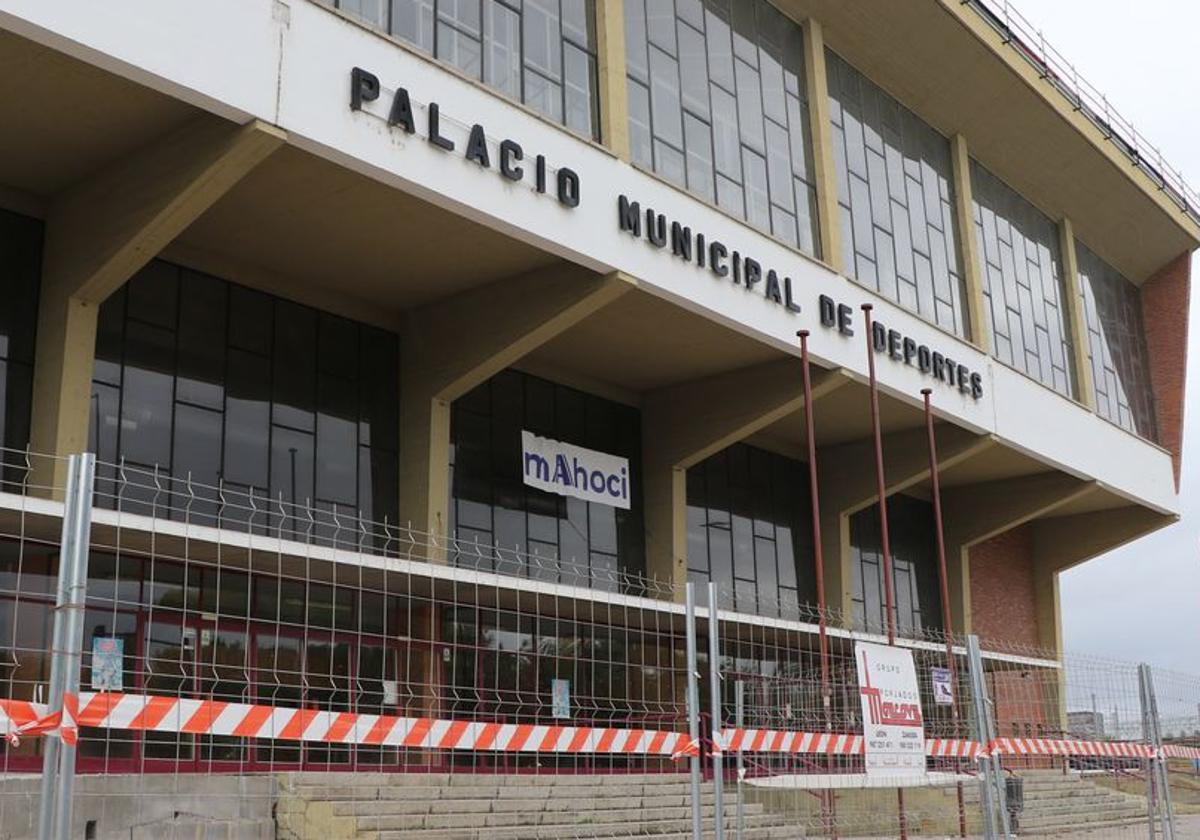 Obras en el Palacio de los Deportes de León.