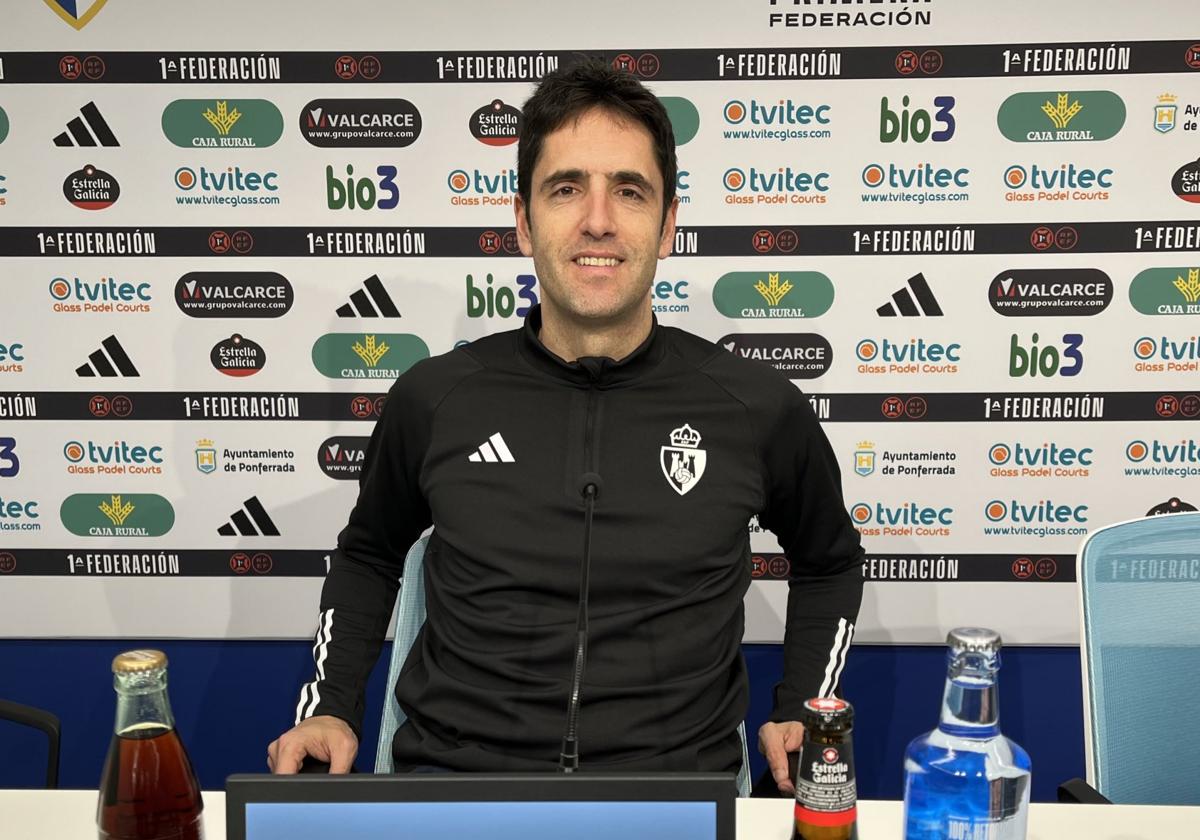 Íñigo Vélez, entrenador de la Deportiva.