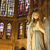 Luz, fuego y fe a la Virgen de Lourdes