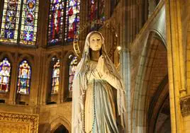 La talla de la Virgen de Lourdes en la Catedral de León.