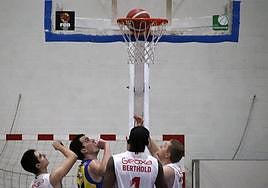 Una imagen del Cultural de Baloncesto 110-76 Tartiere Gijón Basket