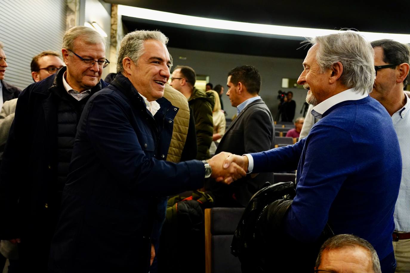El vicesecretario de Política Autonómica y Municipal del Partido Popular, Elías Bendodo, mantiene un encuentro con la Junta Directiva provincial del partido, acompañado del secretario general del PPCyL, Francisco Vázquez, y la presidenta del PP de León, Ester Muñoz