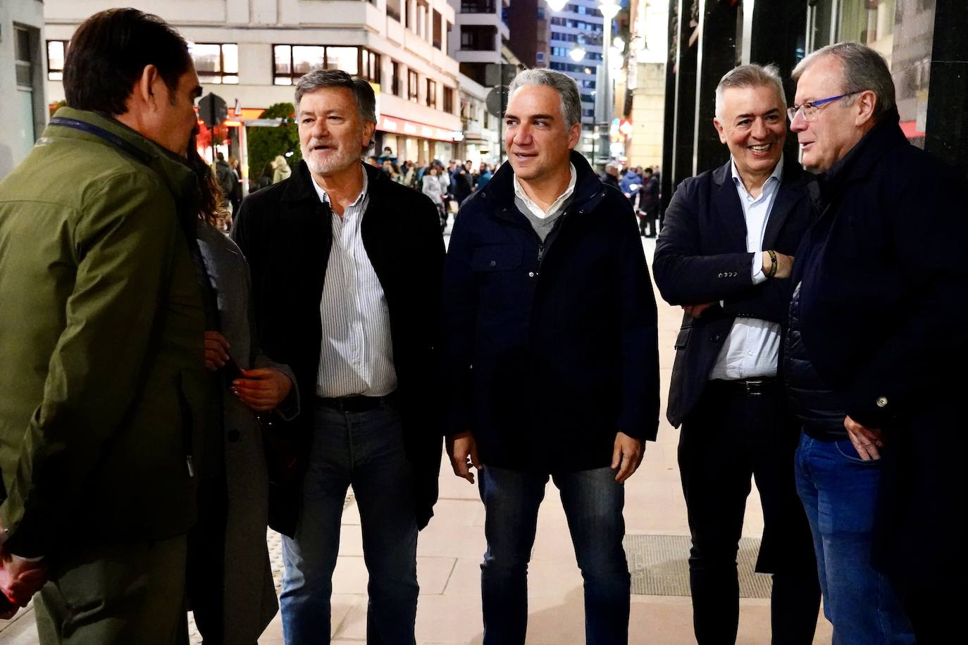 El vicesecretario de Política Autonómica y Municipal del Partido Popular, Elías Bendodo, mantiene un encuentro con la Junta Directiva provincial del partido, acompañado del secretario general del PPCyL, Francisco Vázquez, y la presidenta del PP de León, Ester Muñoz