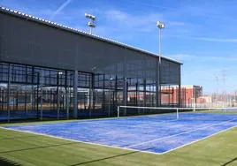La ULE estrena nuevas pistas de pádel y de tenis