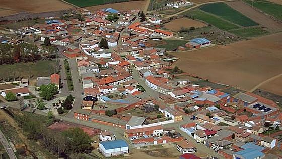 Dos intoxicados en el incendio de una vivienda en Villar del Yermo