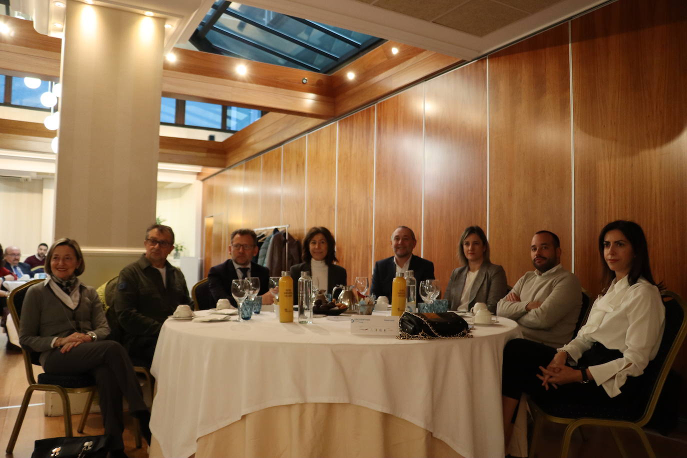 Ana Franco (PP ayto León), Enrique Reguero (UGT León), Enrique Suárez (FELE), Mª Fe Blanco (directora publicidad leonoticias), Kepa Ortiz (Laboral Kutxa), Noelia Rodríguez (Asele), Javier Rodríguez (INCIBE) y Elena Martínez (Laboral Kutxa)