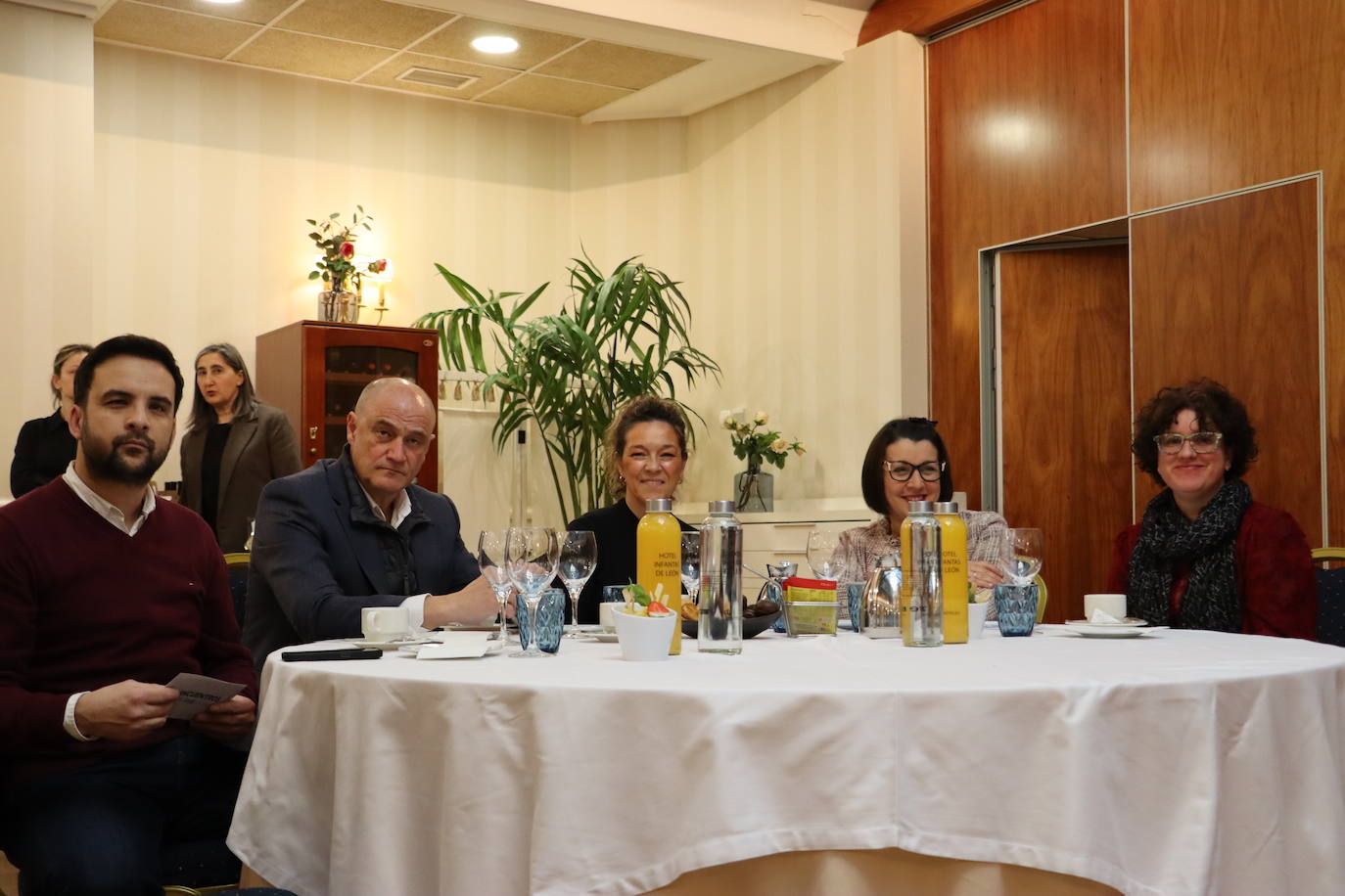 Juan Carlos Suárez (Colegio Leonés), Roberto Robles (Lactiber León), Nuria Latorre (Smile Dent), Henar Rubio (Óptica Navarro), Soledad Ramón (Óptica Navarro)