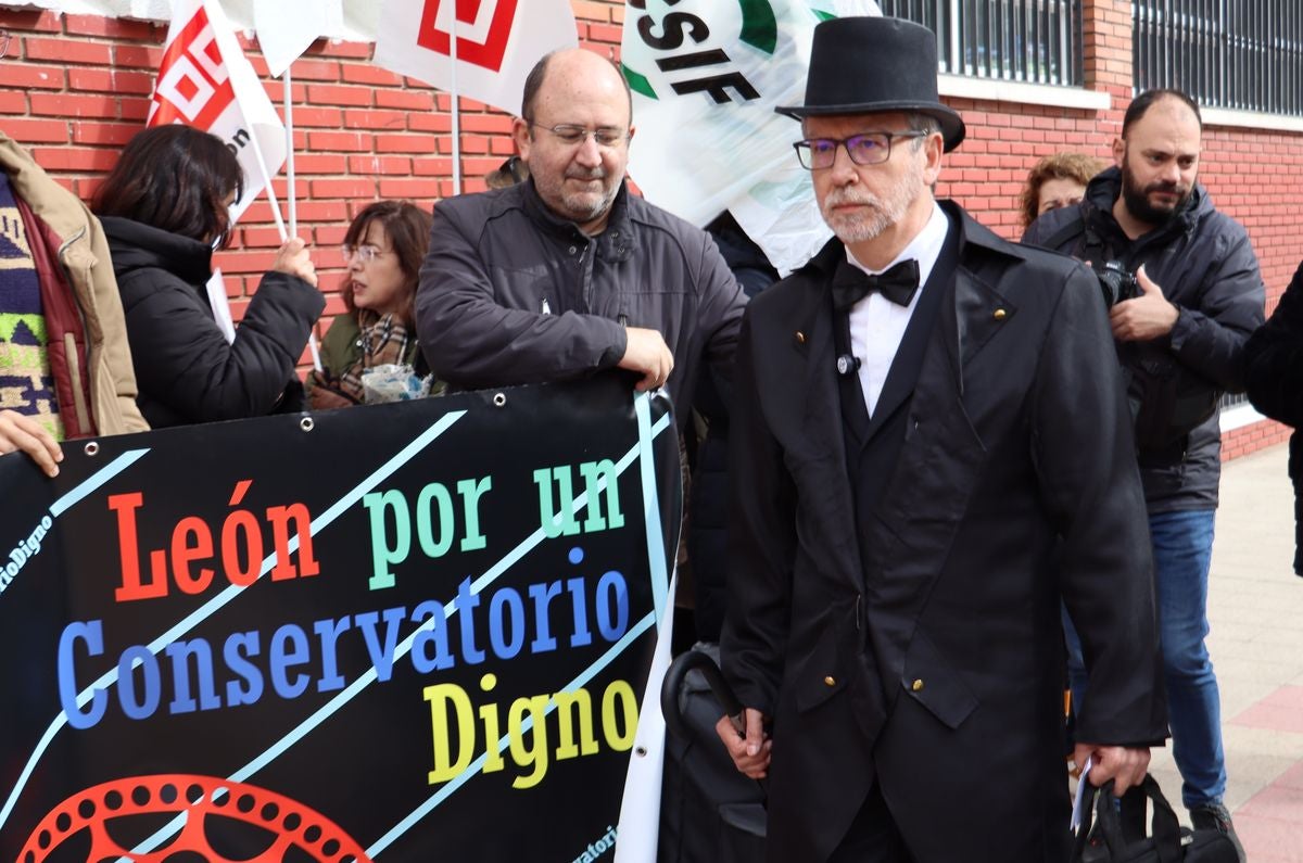 &#039;El cobrador del moroso&#039;, con la educación pública de León