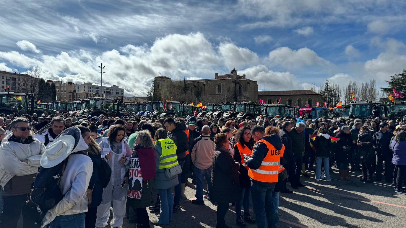 Revive la tractorada de las Opas desde dentro