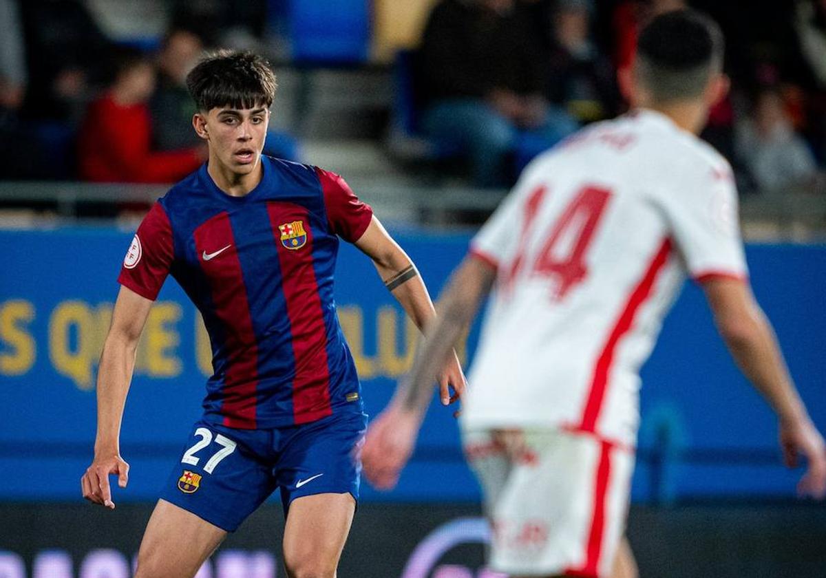 Héctor Fort, jugador del Barça B, ante Bicho en el partido de este domingo.