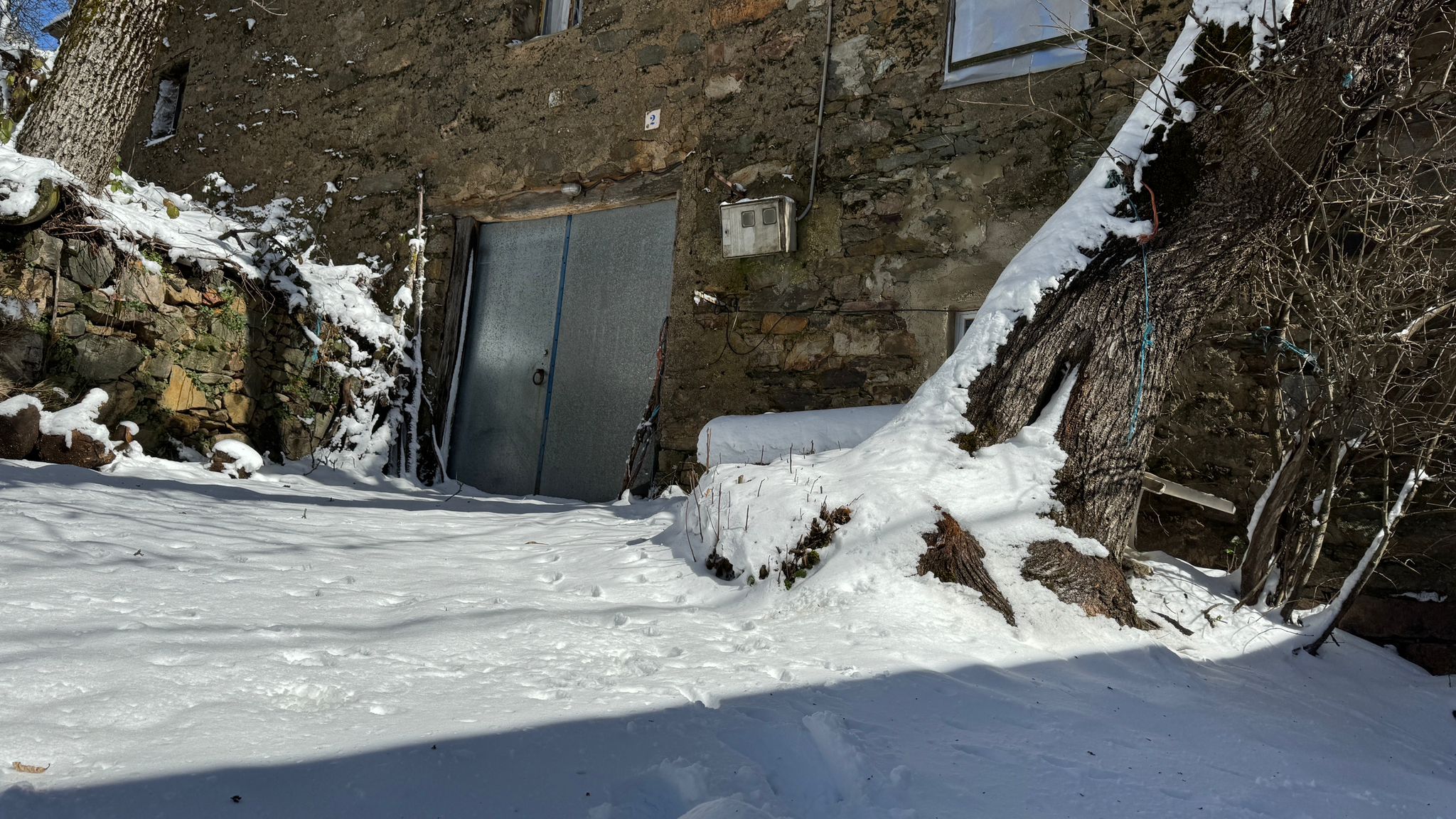 Llega la nieve a la localidad de Andarraso.