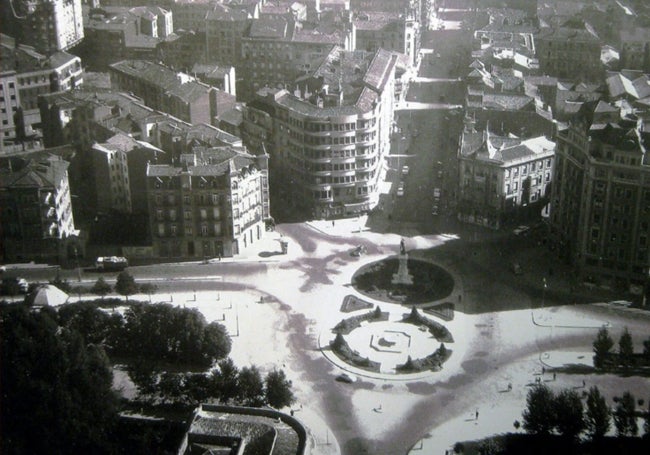 Plaza de Guzmán el Bueno y Ordoño II. ca. 1962.