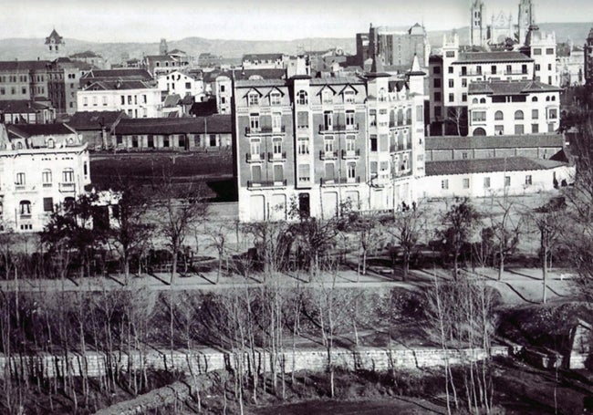 Casa Cóndor y lugar en el que se ubica ahora La Casa Arriola. ca. 1929.