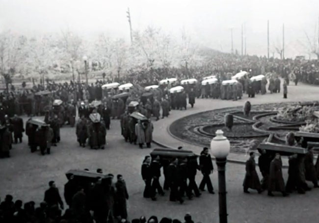 Funeral de las víctimas del accidente ferroviario de Torre del Bierzo. 1944.