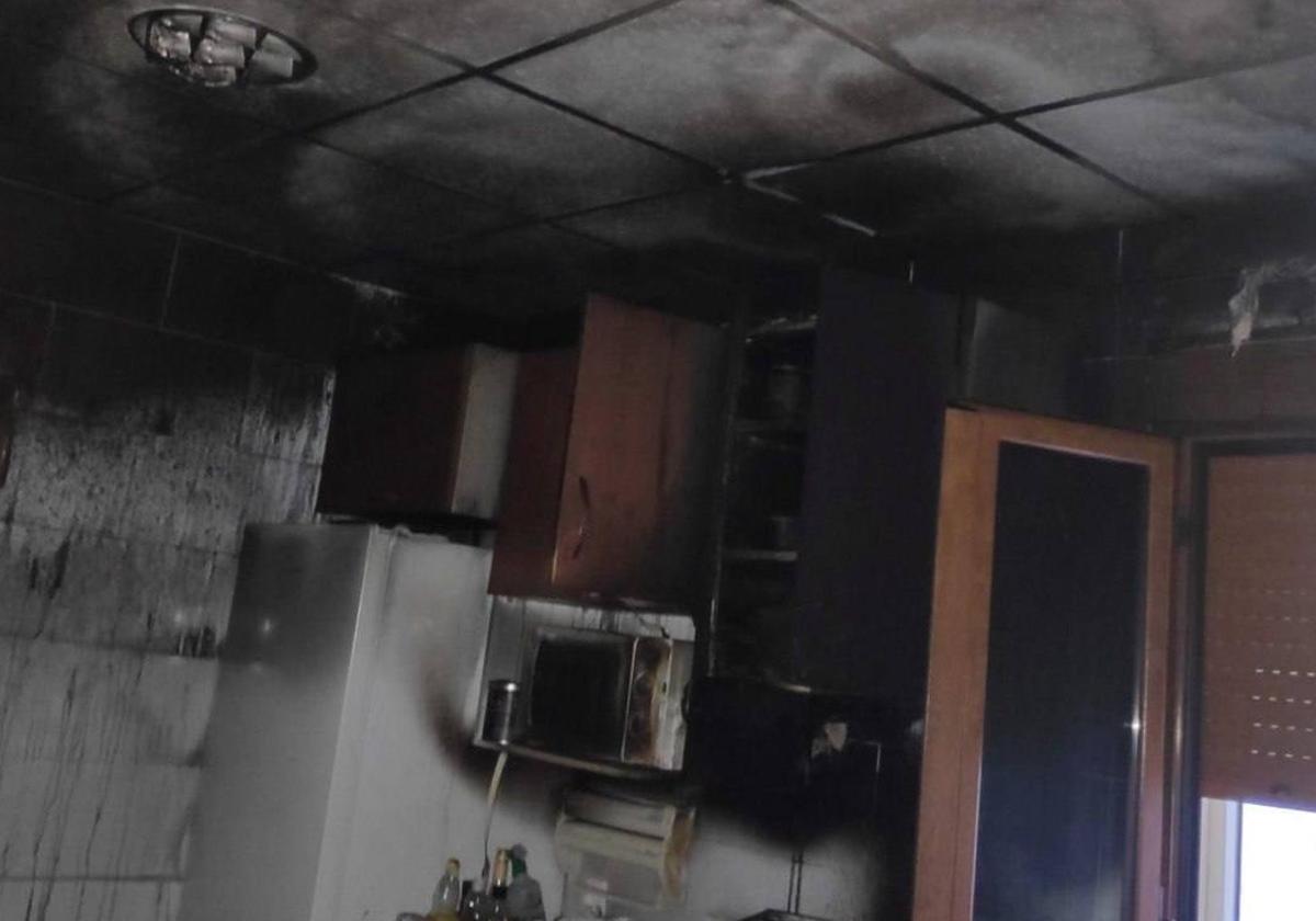 Incendio en la cocina de la vivienda.