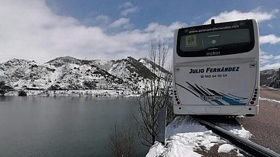 La Diputación de Zamora investiga el estado de los neumáticos del autobús que casi cae al Porma