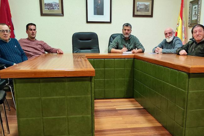 Reunión de trabajo en el Ayuntamiento de San Emiliano.