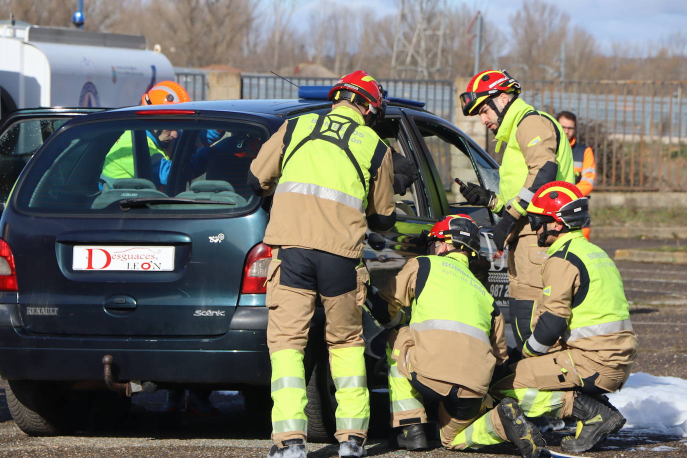 Simulacro efectuado por el cuerpo de Bomberos de León.