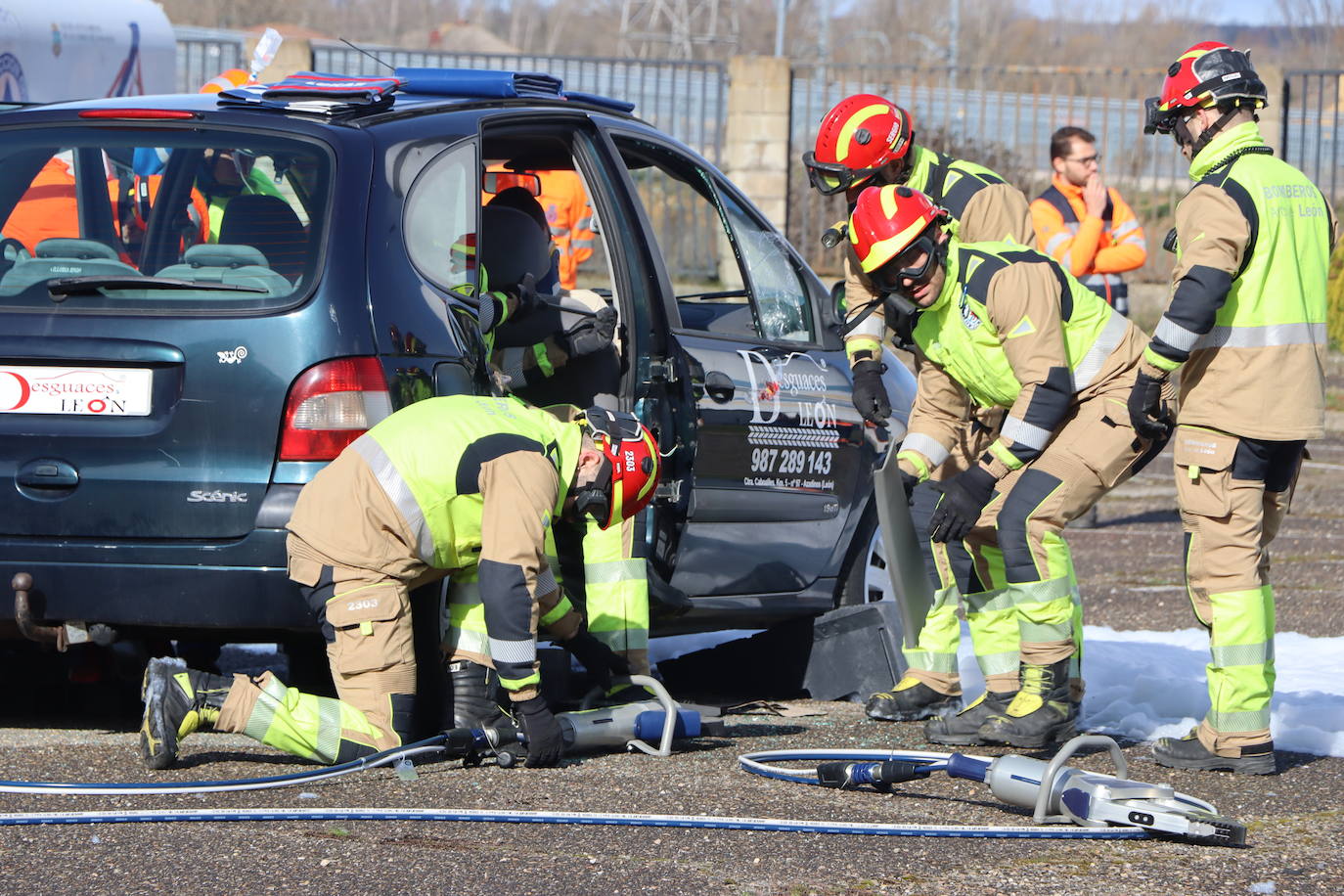 Simulacro efectuado por el cuerpo de Bomberos de León.