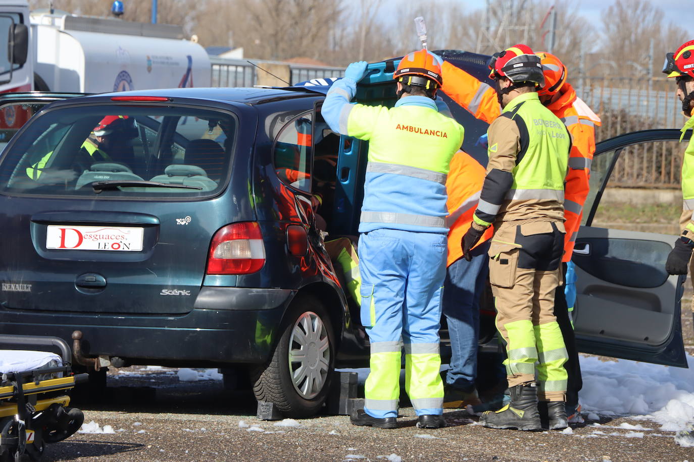 Simulacro efectuado por el cuerpo de Bomberos de León.