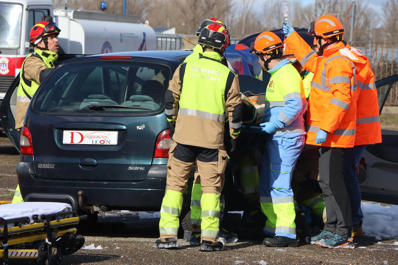 Simulacro efectuado por el cuerpo de Bomberos de León.