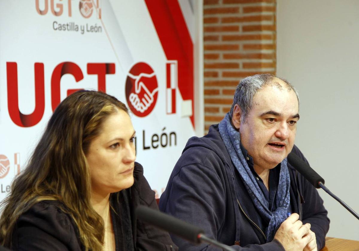 El secretario autonómico de UGT Servicios Públicos, Tomás Pérez Urueña, el delegado de sanidad de UGT en Zamora, Jerónimo Cantuche, la secretaria de sanidad UGT Servicios Públicos en la Comunidad, Rosa López y Marta Vian, delegada de Sanidad de UGT en Valladolid, explican la situación de los trabajadores del sector sanitario de Castilla y León.