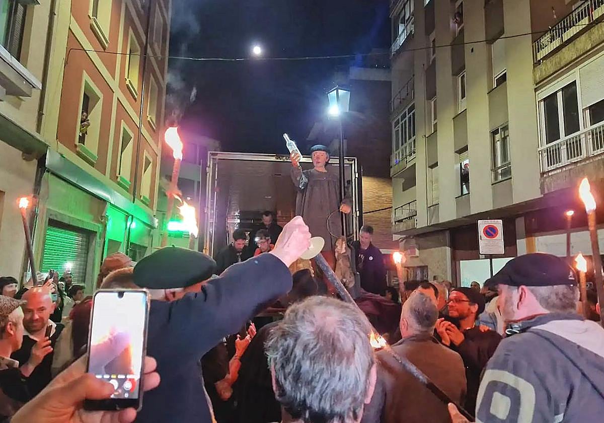 La procesión de Genarín saliendo desde Puerta Moneda, el año pasado.
