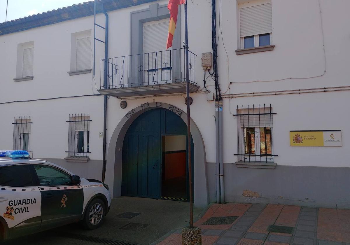 Puesto de la Guardia Civil de Valencia de Don Juan, donde fue interpuesta la denuncia.