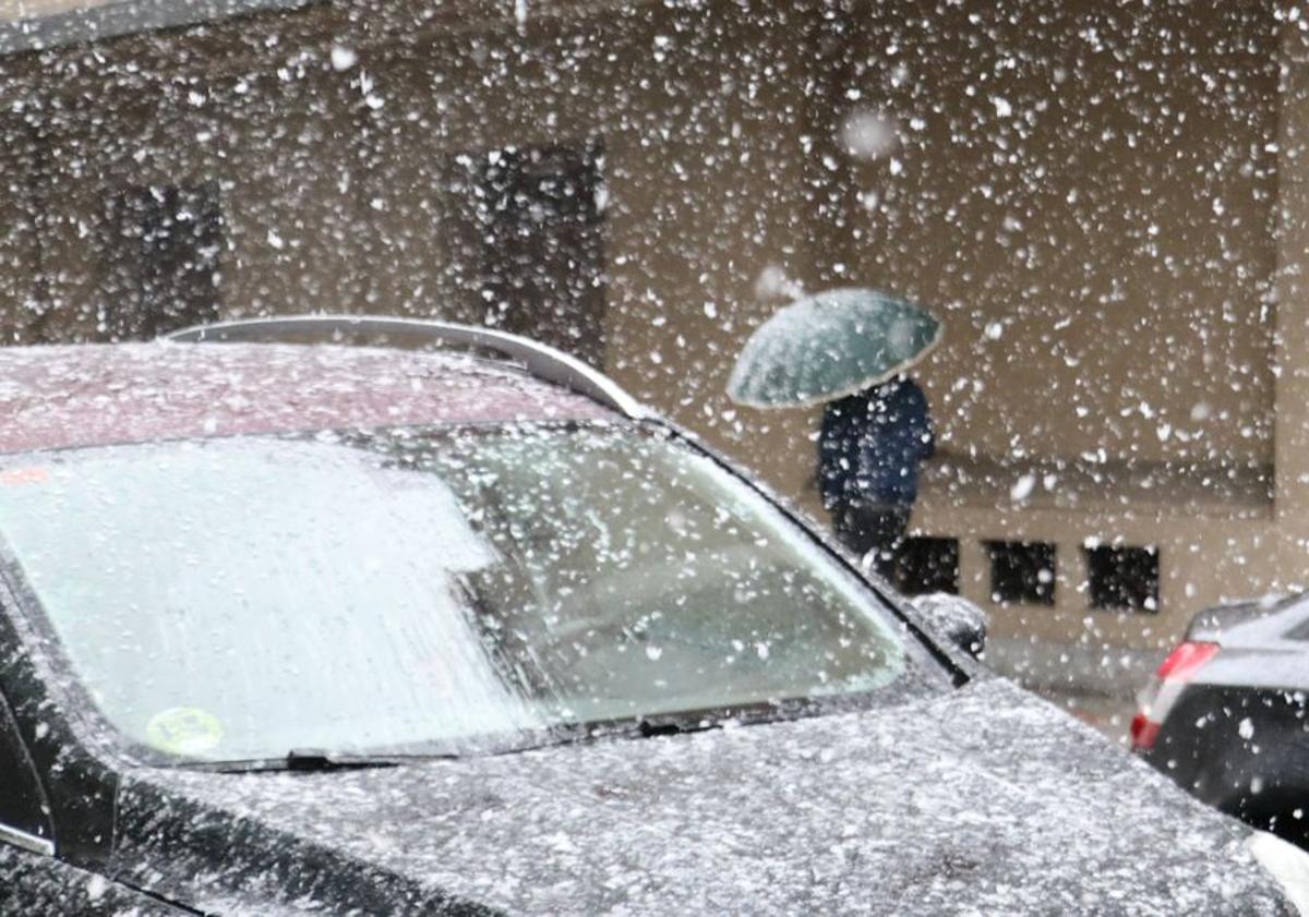 Imagen principal - Nieve en León ciudad.