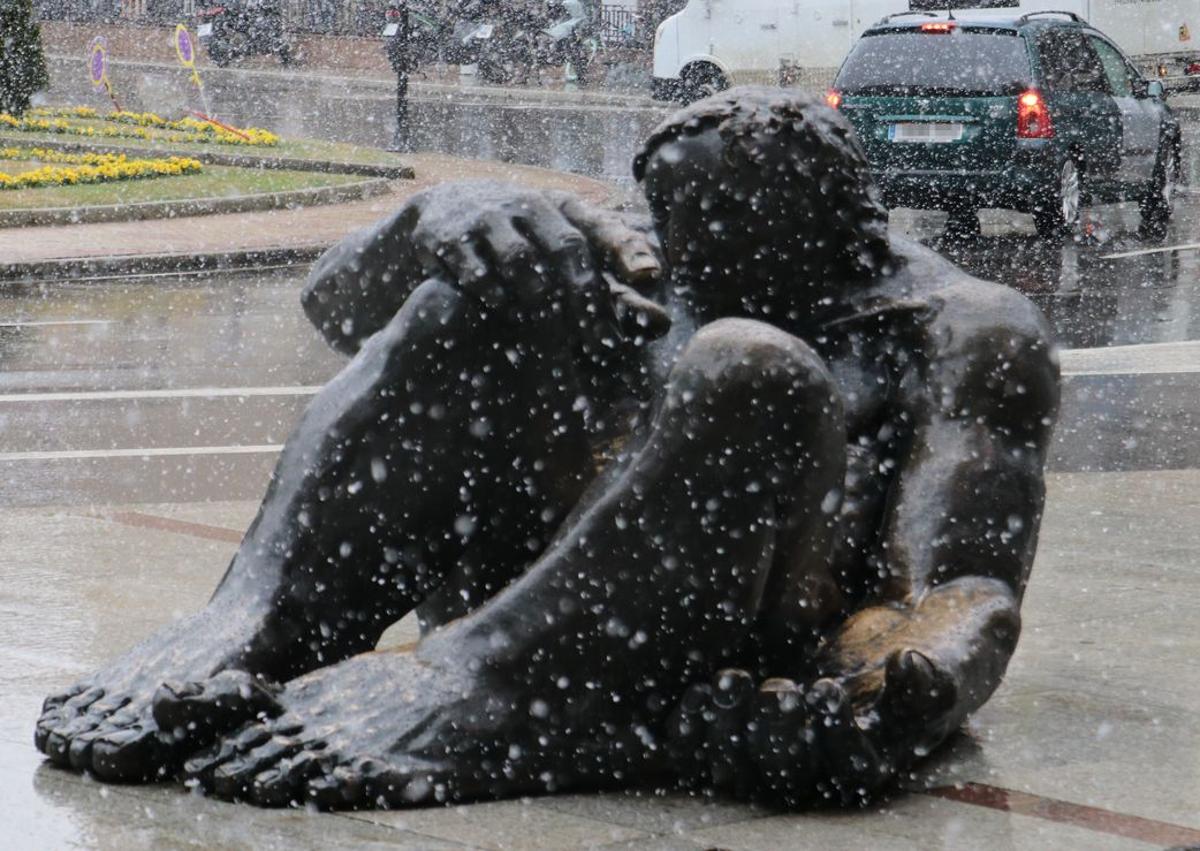 Imagen secundaria 1 - Nieve en León ciudad.