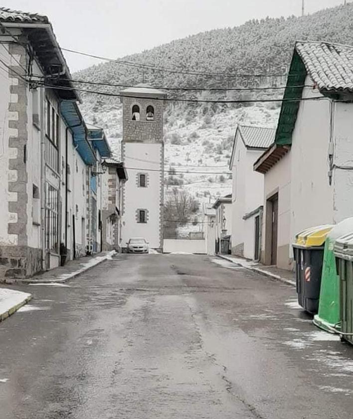 Imagen secundaria 2 - Se restablece la conexión con Galicia y Asturias tras cortarse la A-6