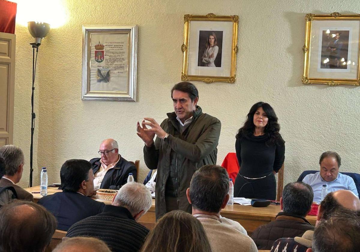 El consejero participa en la subasta de la Reserva Regional de Caza de Gredos.