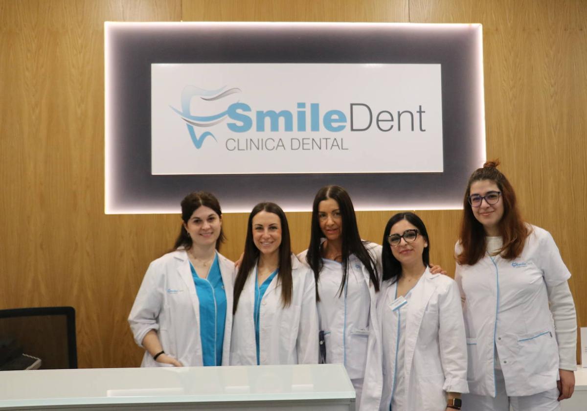 Equipo de la Clínica dental SmileDent en León