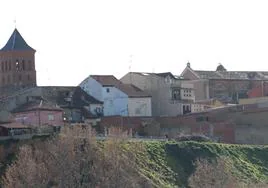 Imagen de la zona alta del pueblo donde hay una gran cantidad de bodegas.