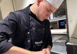 Alberto Vallés trabajando en Atempo, restaurante de Jordi Cruz.