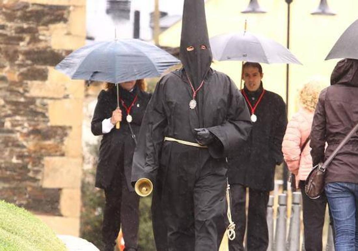 La Semana Santa en León tendrá que volver a mirar al cielo.