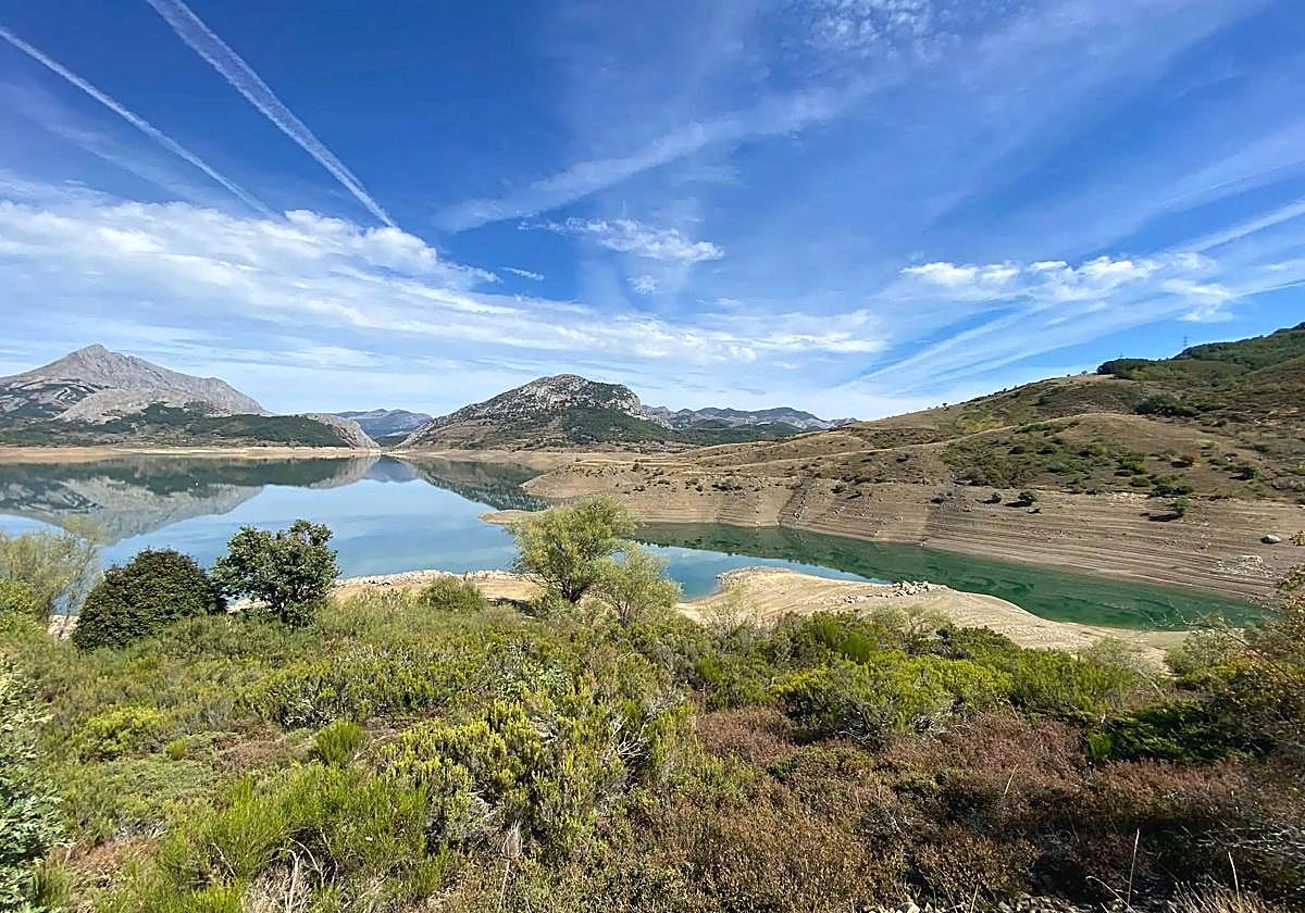 Imagen de archivo del embalse del Porma.