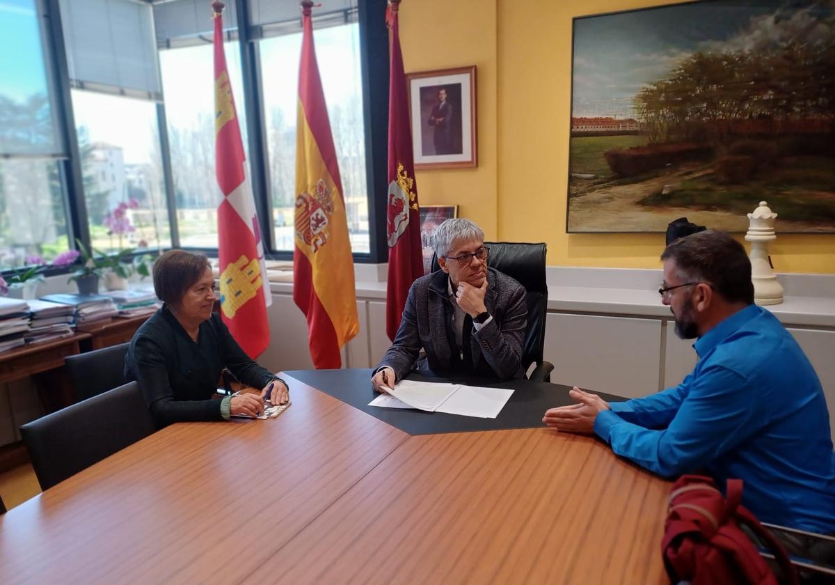 Imagen de la reunión mantenida entre la Junta y Concomientes.