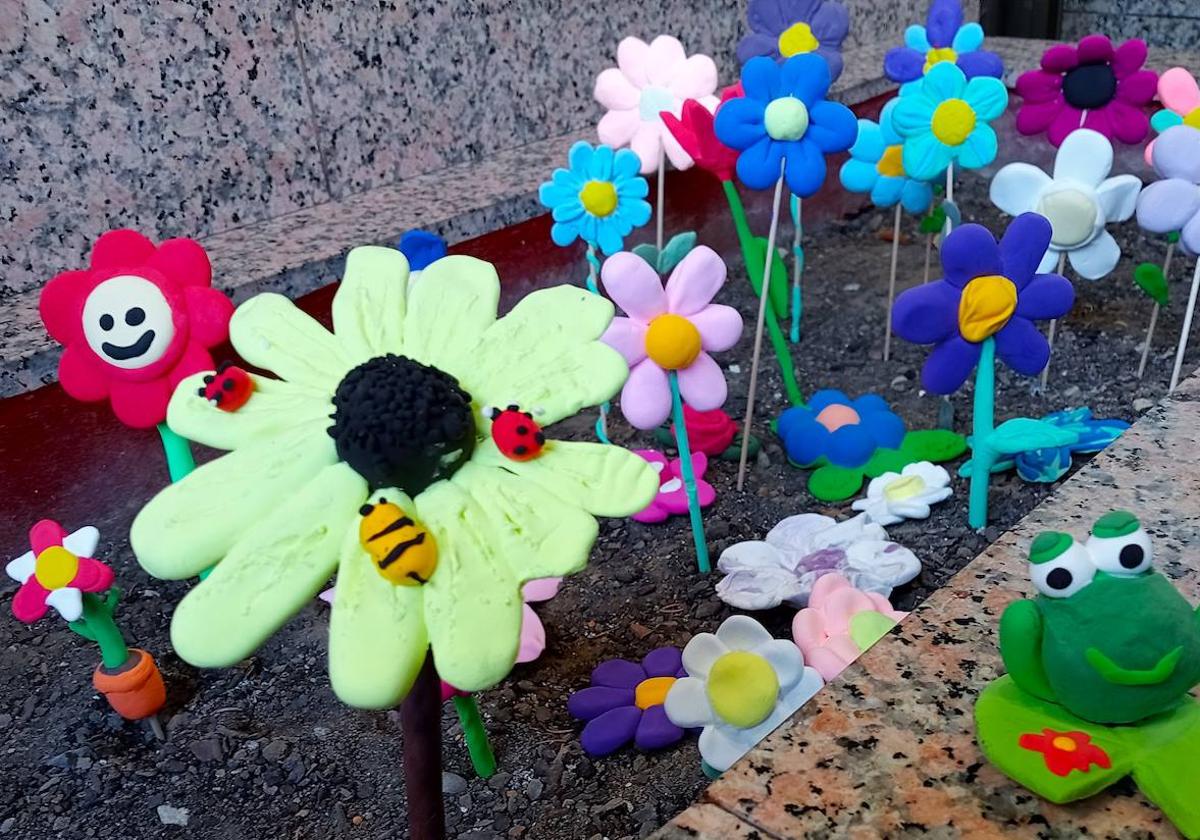 Flores y animales para el jardín de la ONCE.