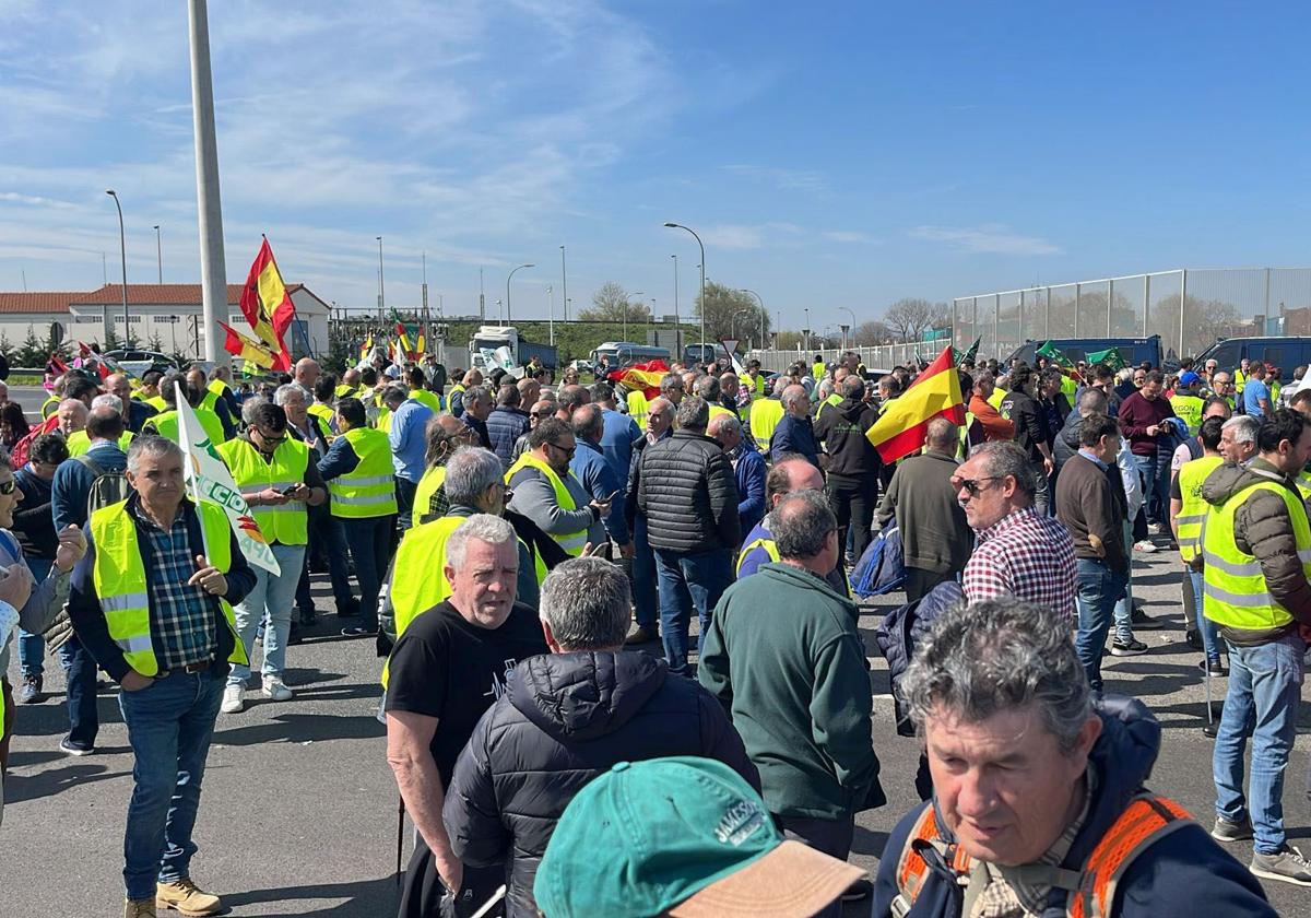 Los agricultores de León protestan en Santander contra las importaciones «sin aranceles»