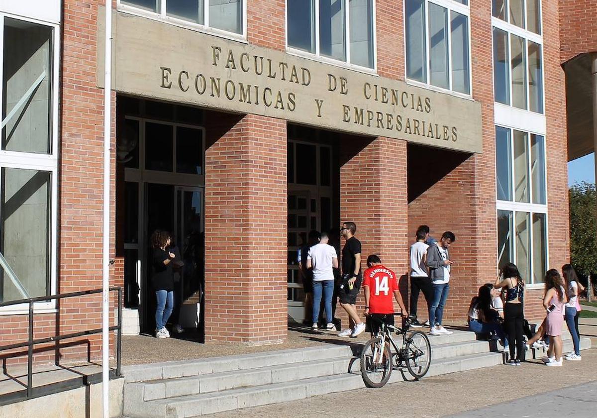 La ULE acoge la fase local de la Olimpiada de Economía