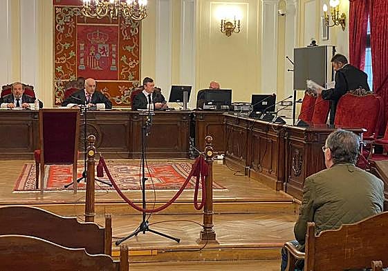 El acusado en la sala de vistas de la Audiencia Provincial de León.
