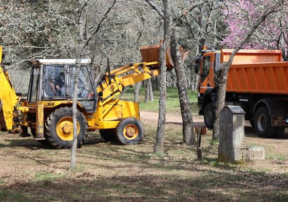 Retirada de las barbacoas ubicadas en el Parque Monte San Isidro