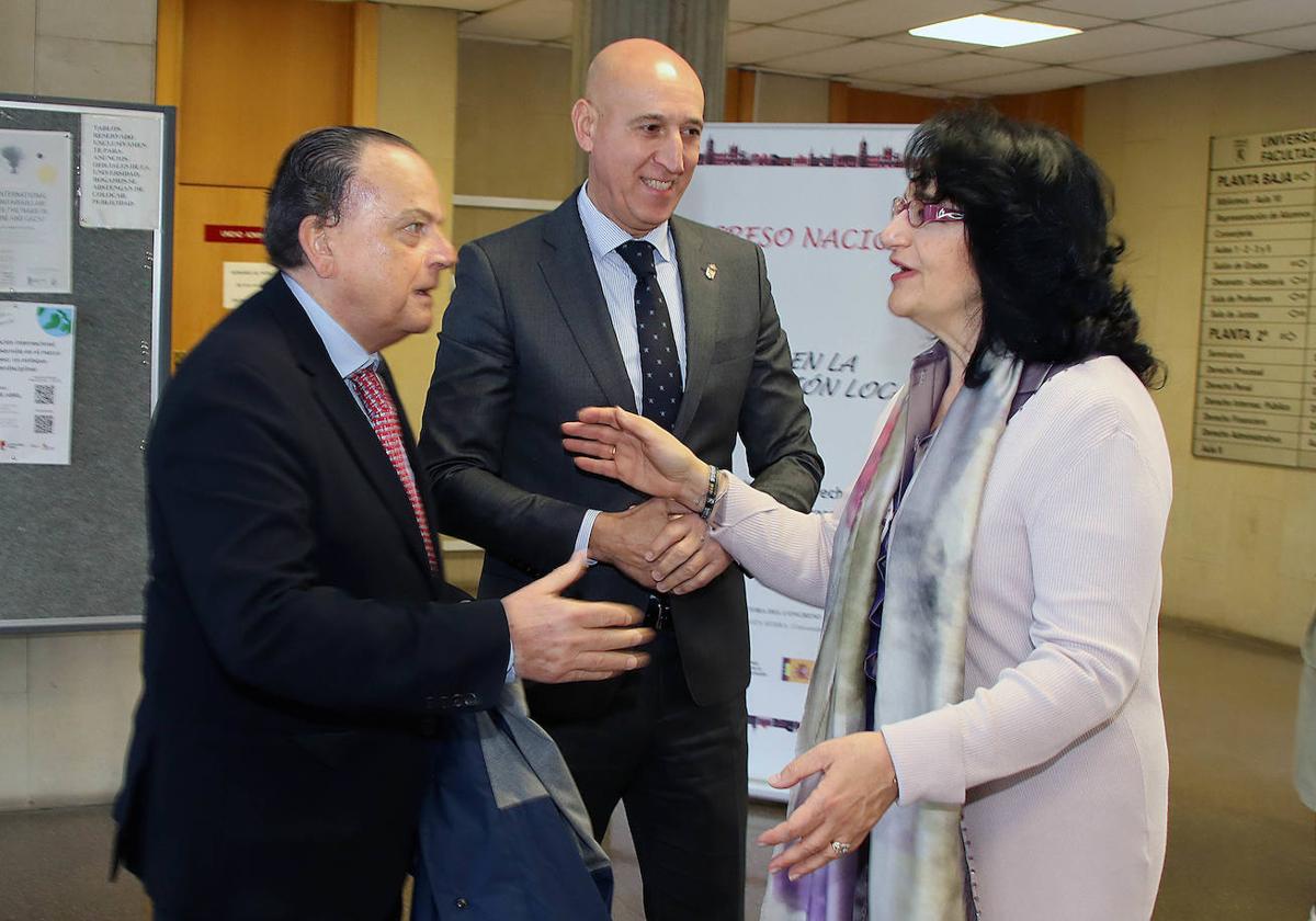 El presidente del Consejo de Cuentas de Castilla y León, Mario Amilivia, el presidente de la Diputación, Gerardo Álvarez Courel, la catedrática Teresa Mata y el alcalde de León, José Antonio Diez, inauguran el Congreso 'Retos de la Financiación Local'.