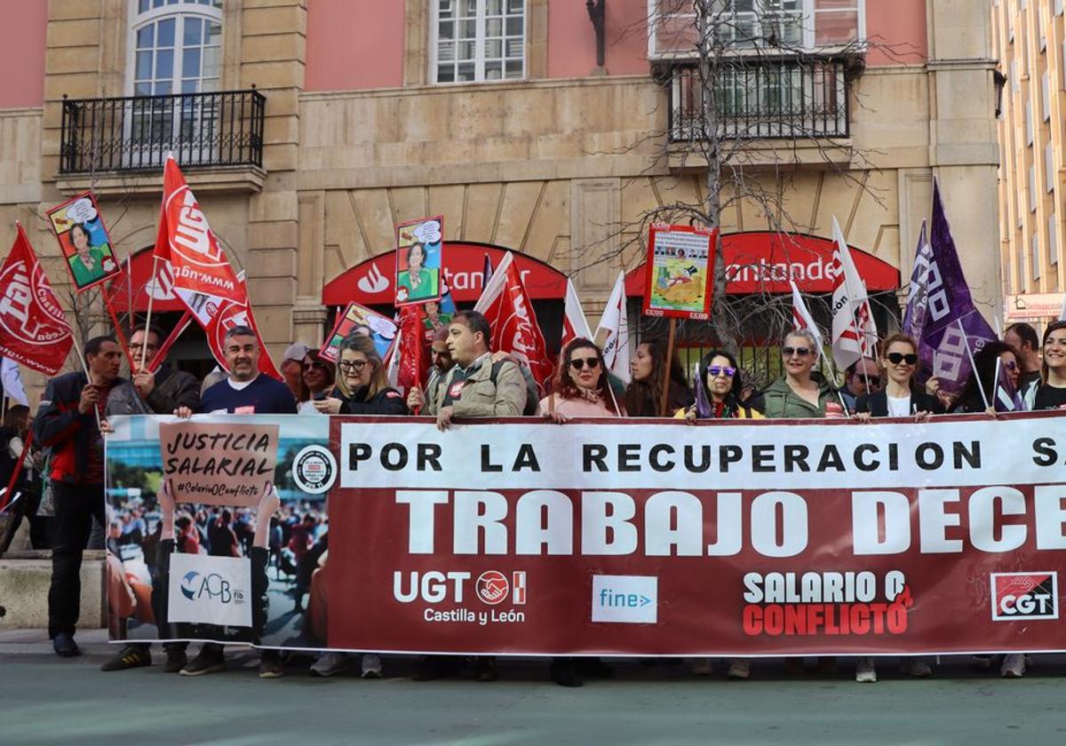 El sector de la banca de León reivindica subidas salariales