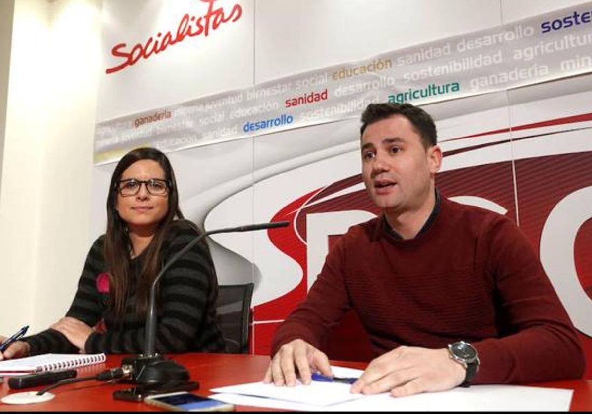 Nuria Rubio, secretaria de Organización del PSOE de León, y Javier Alfonso Cendón, secretario general.